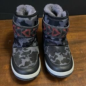 UOVO Snow boot children’s sz 1